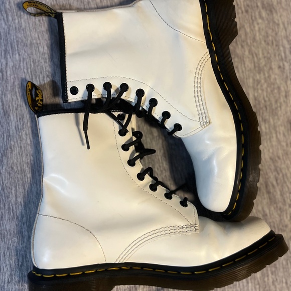 White Dr. Martens boots - Picture 5 of 7